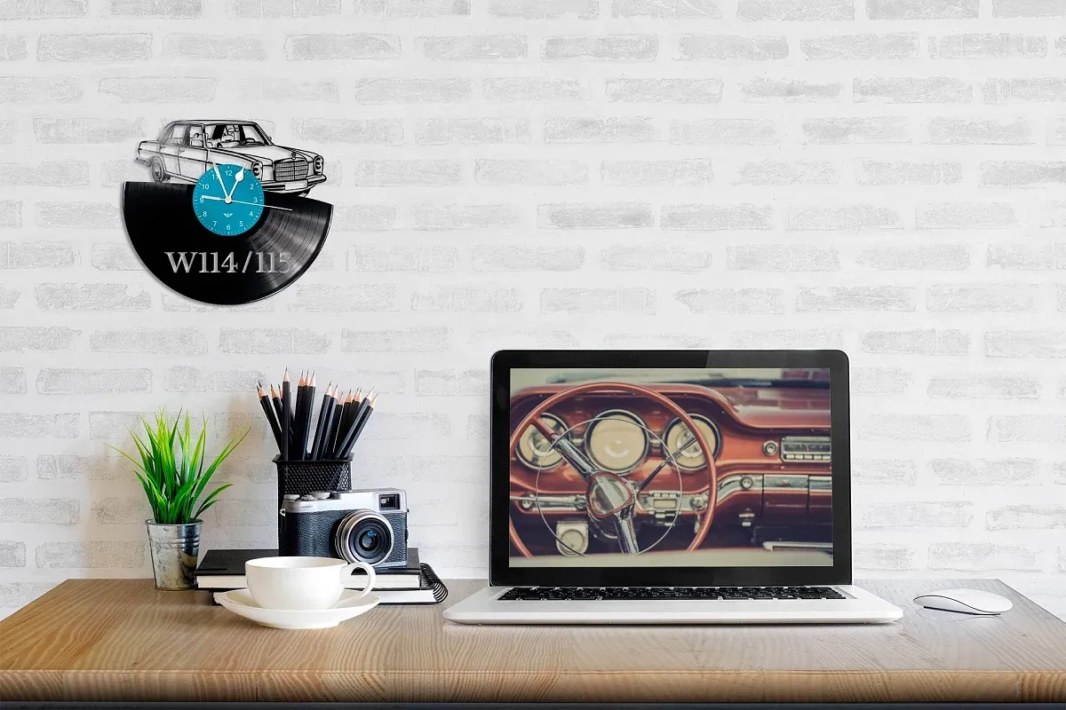 Vinyl record clock with W114/115 motif
