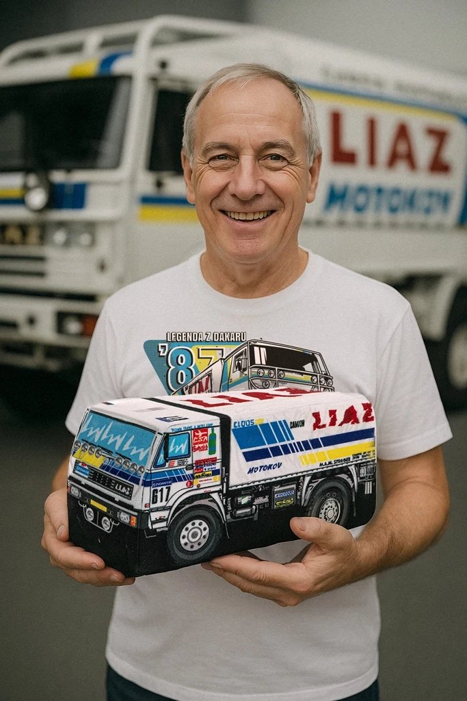 Party set t-shirts with a plush on the motifs Liazka from Dakar