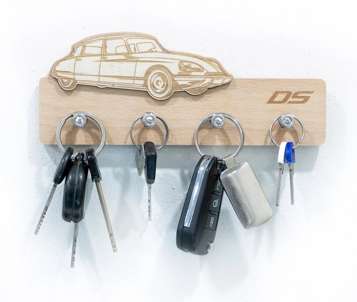 Wooden key hanger french veteran DS